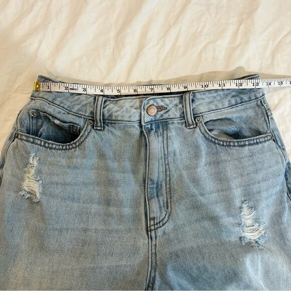 UO x BDG High-Waisted Mom Jean – Ripped Light Wash sz 27 - Picture 8 of 16